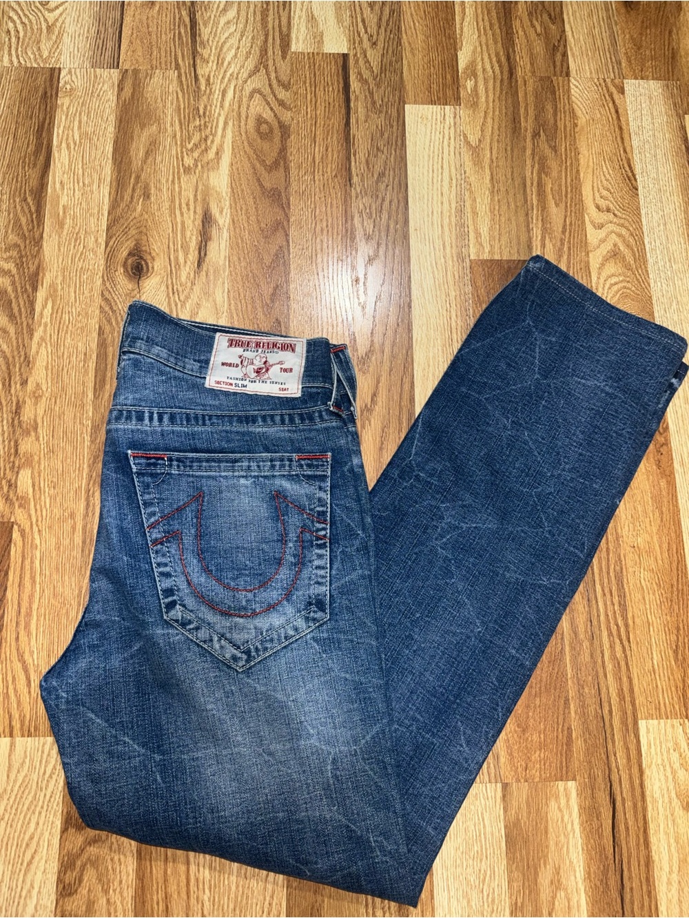 True Religion Men’s Slim Straight Jeans Size 32 Medium Wash Red Stitch Denim